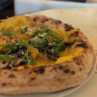 Pizza with poached pears at Al Catzone Pizza Napovegana in Berlin