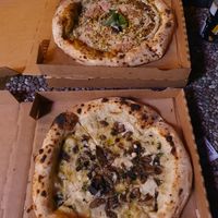 Trüffel, Pilze und Pistazien, schinken, Kardamom at Al Catzone Pizza Napovegana in Berlin
