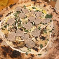 Truffle pizza 🍕   at Al Catzone Pizza Napovegana in Berlin