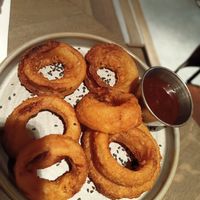Onion rings at Ellis in Brussels