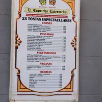 Menu with vegetarian and vegan choices at El Capricho Extremeño in Madrid