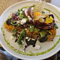 Brot mit Kürbis, veganem Feta und getrockneter Tomate at FARSØ in Bremen