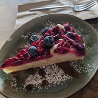 Raspberry hazelnut cake - 3,60€ - delicious af at gutebohne ESPRESSOBAR in Cologne