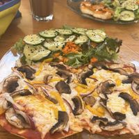 Vegan pizza   at La Selva de los Gatos in Oaxaca