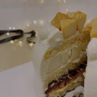 Vegan Red Bean Lemon Cake with Kinako Soymilk Mochi 純素紅豆豆腐麻糬蛋糕 (Photo by Lena Lee) at The White Cake in Kowloon