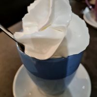 Vegan hot chocolate with vegan whipped cream at "Art & Chocolate" in Verona