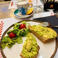 Avocado Toast ohne Ei   at La Lista Bistro in Venice
