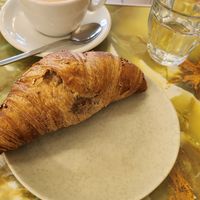Cappuccino mit Hafermilch und Dinkelcroissant at Cafe Hanseatica in Tubingen