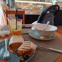 Jus frais, wrap de riz, soupe froides, ... Plutôt bon avec un côté healthy :) at Cantina do Bem in Caminha