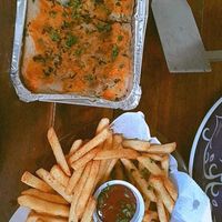 uma delícia, de lasanha de berinjela e abobrinha com carne de soja, batata frita PERFEITA e ketchup at Nabati Comida Vegana in Natal