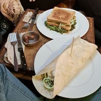 Croque végé et wrap nuggets at Le Shanti in Dijon