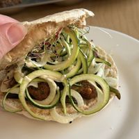 Pita falafel met heerlijke hummus, komkommer en pittige falafel. Niet geschikt voor kinderen   at Le Shanti in Dijon