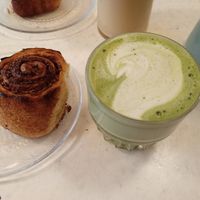 Cinnamon roll and matcha at Oats Day Long in Brussels