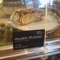 Vegan cake at Furukroa in Flaam