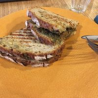 The Garibaldi: spinach and lentil hummus plus sliced mushrooms and toasted hazelnuts  at Ubuntu - Cantine Zéro Déchet in Lyon