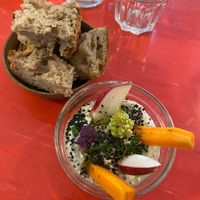Hummus & bread as starter at Mariposas in Marseille