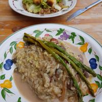Riz de Camargue crémeux, courgettes au romarin, pleurotes sautées, "parmesan" et asperges at Mariposas in Marseille