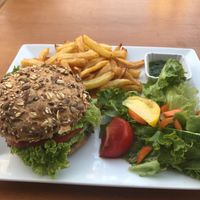 veggie burger at Mariposas in Marseille