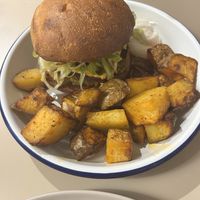 Burger au steak de lentilles délicieux  at Mariposas in Marseille