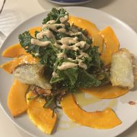 Plat potimarron et chou kale avec nems de poireaux  at Mariposas in Marseille