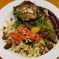 Pépinette des Alpes, demi-artichaut à depiauter, topinambours caramelisés au vin blanc et huile truffé at Mariposas in Marseille
