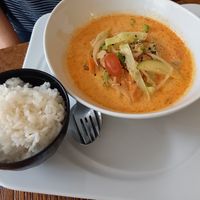 Rotes Thai Curry mit Tofu und Reis at Konoha in Furth