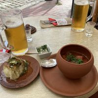 Veganer Borscht mit einem besonders zubereiten ukrainischen Brot. Sehr lecker!  at Ukraininisches Cafe-Restaurant Natalka in Wismar