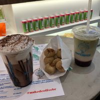 Pão de beijo, marcha com berries ($24!!!) e choco dream at Naked Coffee - Higienópolis in Sao Paulo
