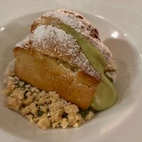 Lemon pastry with pistachio namelaka at Hohenheim & Söhne in Frankfurt