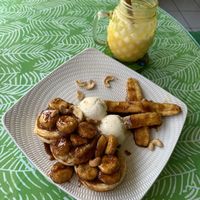 Pancakes with caramelised banana and coconut ice cream at Akar Cafe in Lovina