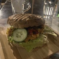 Hamburguesa "el sol”  at Café Oceano in Vila Praia De Ancora