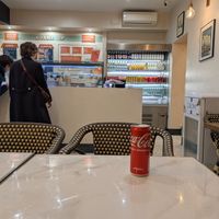 Die Theke at Kurry Up in Paris