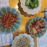 Free starters: broccoli, kimchi, soy sprouts at Gangnam in Wavre