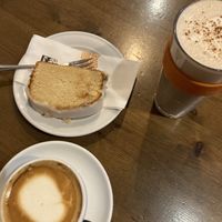 Chai, Cappuccino und Mandelkuchen  at Kaffitar - Bankastræti in Reykjavik