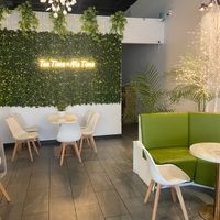 Nice clean meet up spot for bubble tea at Oishii Tea in Brampton