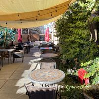 outside dining at Thai Palace in Cottonwood