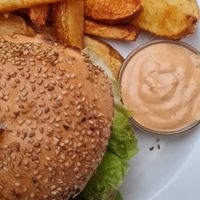 🍔 burger at EmmaPea Vegan Food and Bar in Berlin