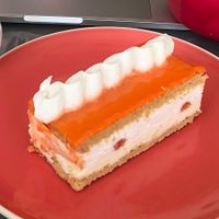 Tompouce ‘23👑  at Trash'ure Taarten in Nijmegen