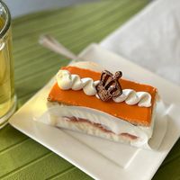 Tompouce ‘24👑  at Trash'ure Taarten in Nijmegen