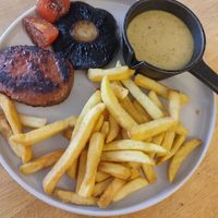 vegan steak, chips, tomato, mushroom and peppercorn sauce at Hare on the Green in Huntingdon