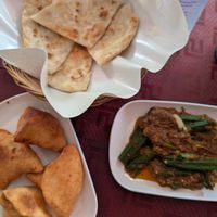 Bindi masala, samosas, and roti at Tajmahal Restaurant in Cha-am