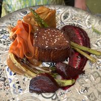 Filet mignon met aardappelgratin en diverse groenten  at The Botanist in Zadar