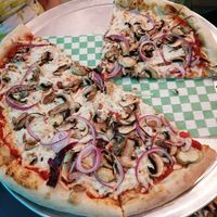 Manhattan Piza at Green Pizza in Mexico City