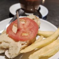 Tosta de hummus at Churrería San Sebastián in Montehermoso