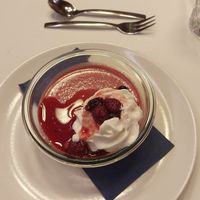 Dessert mit Beeren. at Sonnenberg Health Hotel in Schwellbrunn