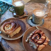 Capuccino, Schokozimt & Apfelzimnt rolls at Hey Schnecke - Winterfeldtstr in Berlin