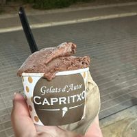 Tasty dark chocolate ice cream at Gelats d'autor Capritxo in Mallorca