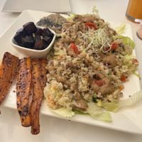 Ensalada de quinoa con tofu marinado  at Ingrediente Secreto in Badalona