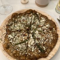 Pizza with asparagus and 3 cheese  at Ingrediente Secreto in Badalona