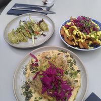 Dumpling, little gem and onion rings at Het Magazijn in Dordrecht